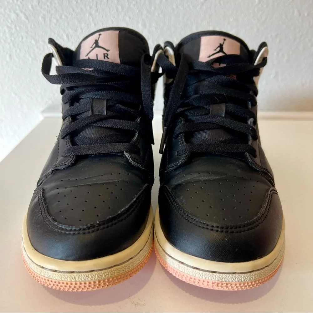 NIKE AIR JORDAN 1 MID Arctic Punch Pink Youth Size 5 Retro OG 555112-061 EUC - Picture 4 of 9